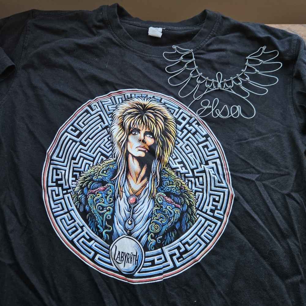 Black Labyrinth Graphic T-Shirt Sz.S